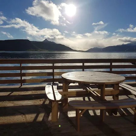 Waterfront Cabin With Big Terrace. 別荘