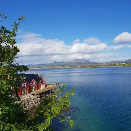 度假居 Waterfront Cabin With Big Terrace. Offersoya